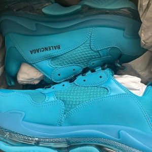 Balenciaga Triple S sneakers (Like New Worn Once)